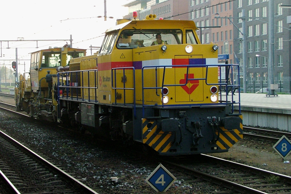 Zwei Lokomotiven der niederländischen Fa. Strukton Railinfra 