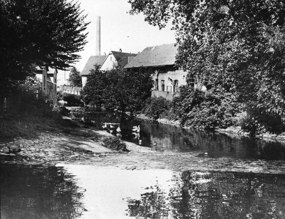 Losse mit Wehr am Dorfplatz 