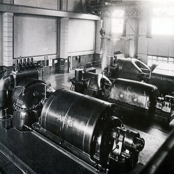 Maschinenhaus mit zwei Turbinen, 1939 