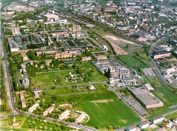 Luftbild vom ehemaligen ENKA Betriebsgelände 1984, im Vordergrund rechts die Diolenproduktionsanlage 