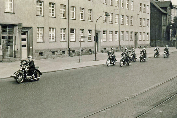Motorrad-Korso des MSC beim Eichwaldfest 1953 