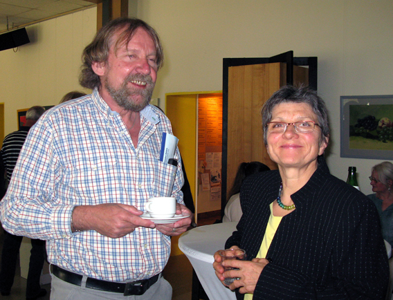 Geschäftsführer A. Bischoff mit Marianne Bednorz, 2009 