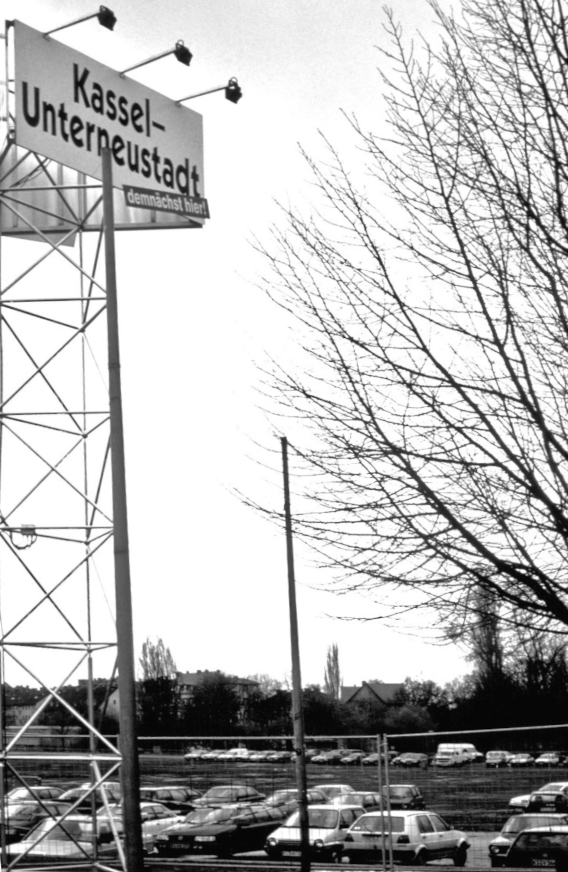 Schild Unterneustadt mit Parkplatz Messegelände, 1983