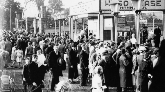 Andrang der Messebesucher, Messe Friedrichsplatz