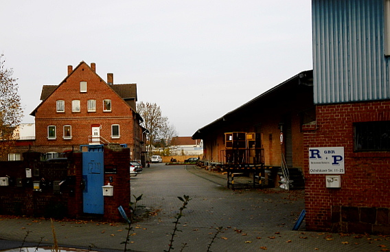 Ehemaliger Firmensitz, Hofeinfahrt Ochshäuser Straße 23 