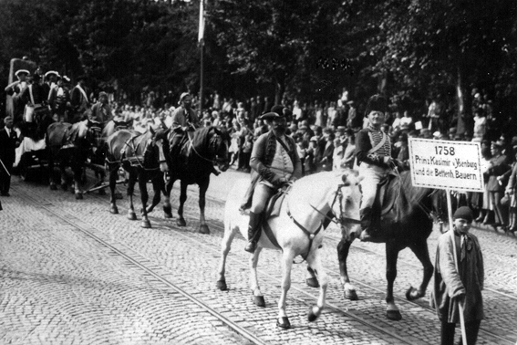 Prinz Casimir von Ysenburg, dem Helden vom Sandershäuser Berg, auf einem Pferd 