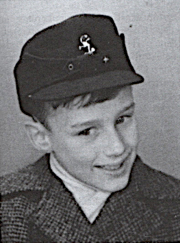 Porträt Junge mit schwarzer Skimütze 1950 