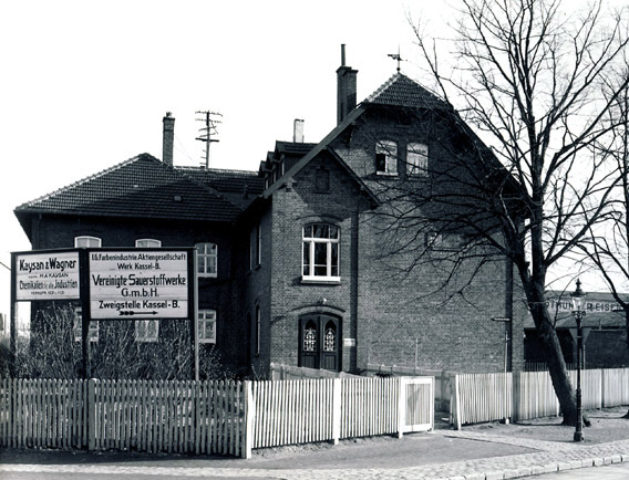 Das Schulgebäude an der Ochshäuser Straße, 1930 Sitz der Fa. Kaysan und Wagner 