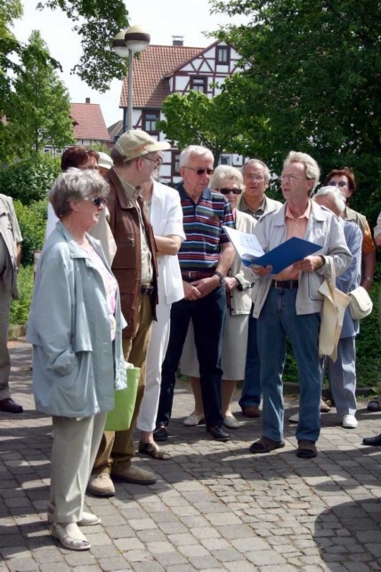 Bettenhausenrundgang mit H. Schagruen und Teilnehmern 
