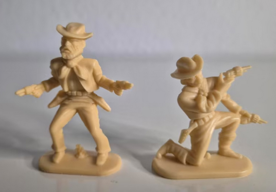 Zwei Wildwest–Figuren als Beilage aus Haferflockenpackungen