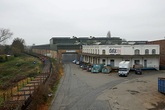 Blick von der B83 auf die Fabrikanlage Yorkstraße 50 