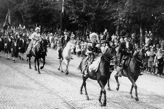 zum Eichwald zog der Hofstab zu Pferd mit Falken zur Jagd, historisch um 1800 